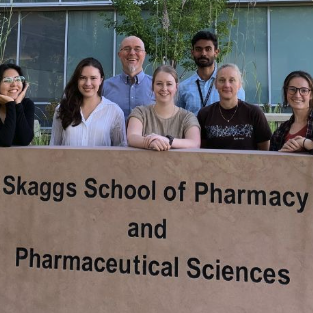Group photo of the team members of the Lampe lab