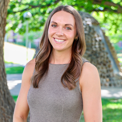 Lindsey fold headshot